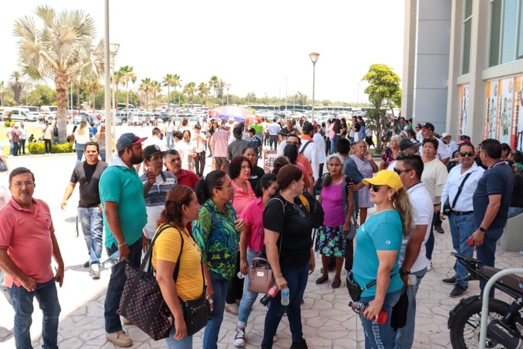 Seguidores de Adán Augusto López Hernández en el CUM Los Mochis