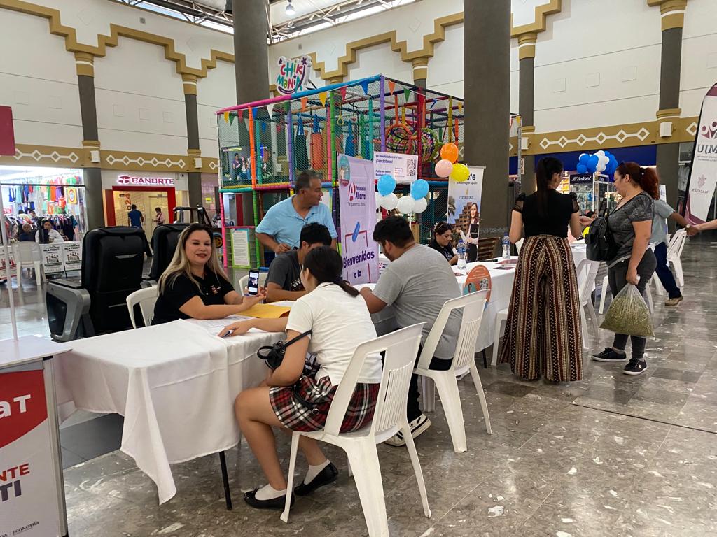 Interesados en conseguir trabajo asisten a la jornada “EmpléaT” en Mazatlán