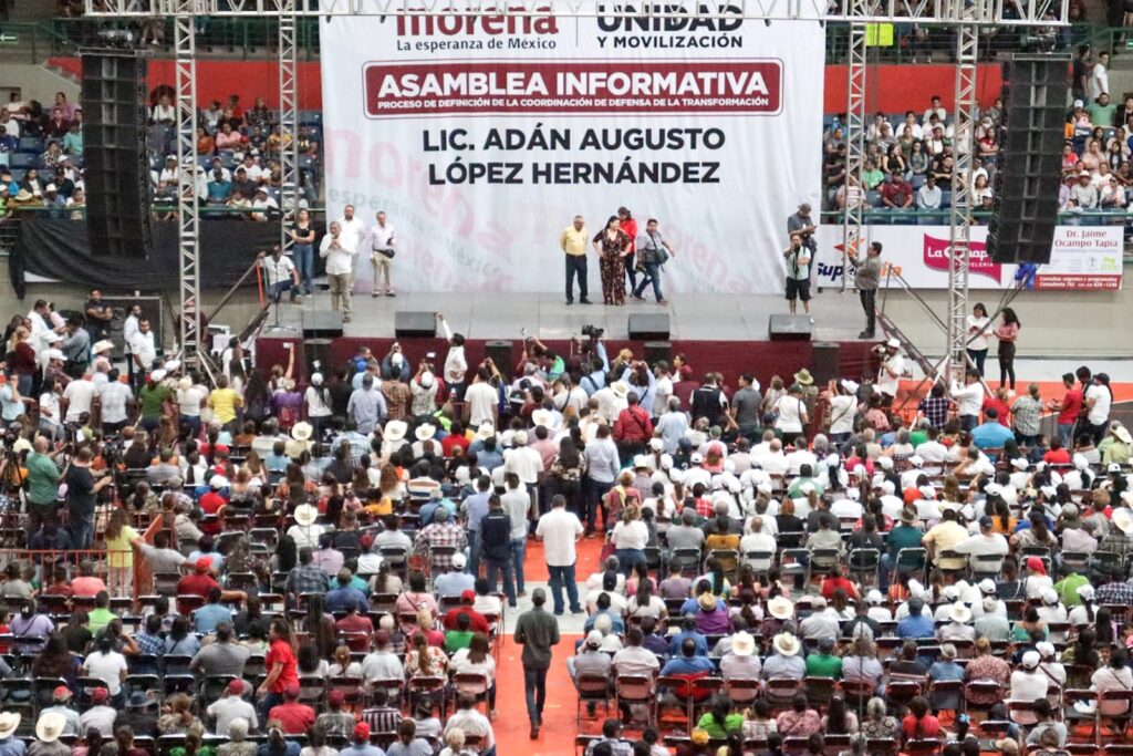 Adán Augusto López Hernández durante su mitin político en el CUM Los Mochis