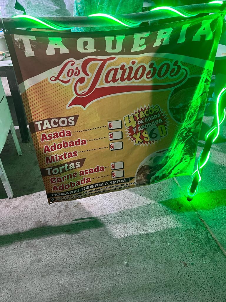 Alcalde Gerardo Vargas asiste a comer tacos a "Los Jariosos" en Los Mochis