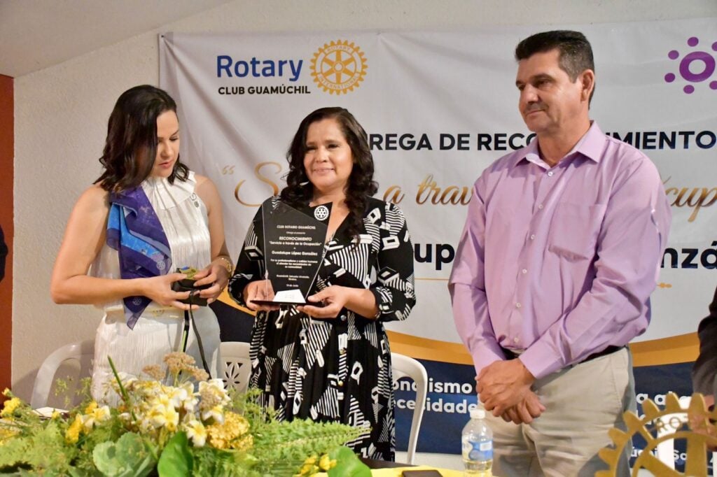 Reconocen a la enfermera Guadalupe López González por su labor durante la pandemia