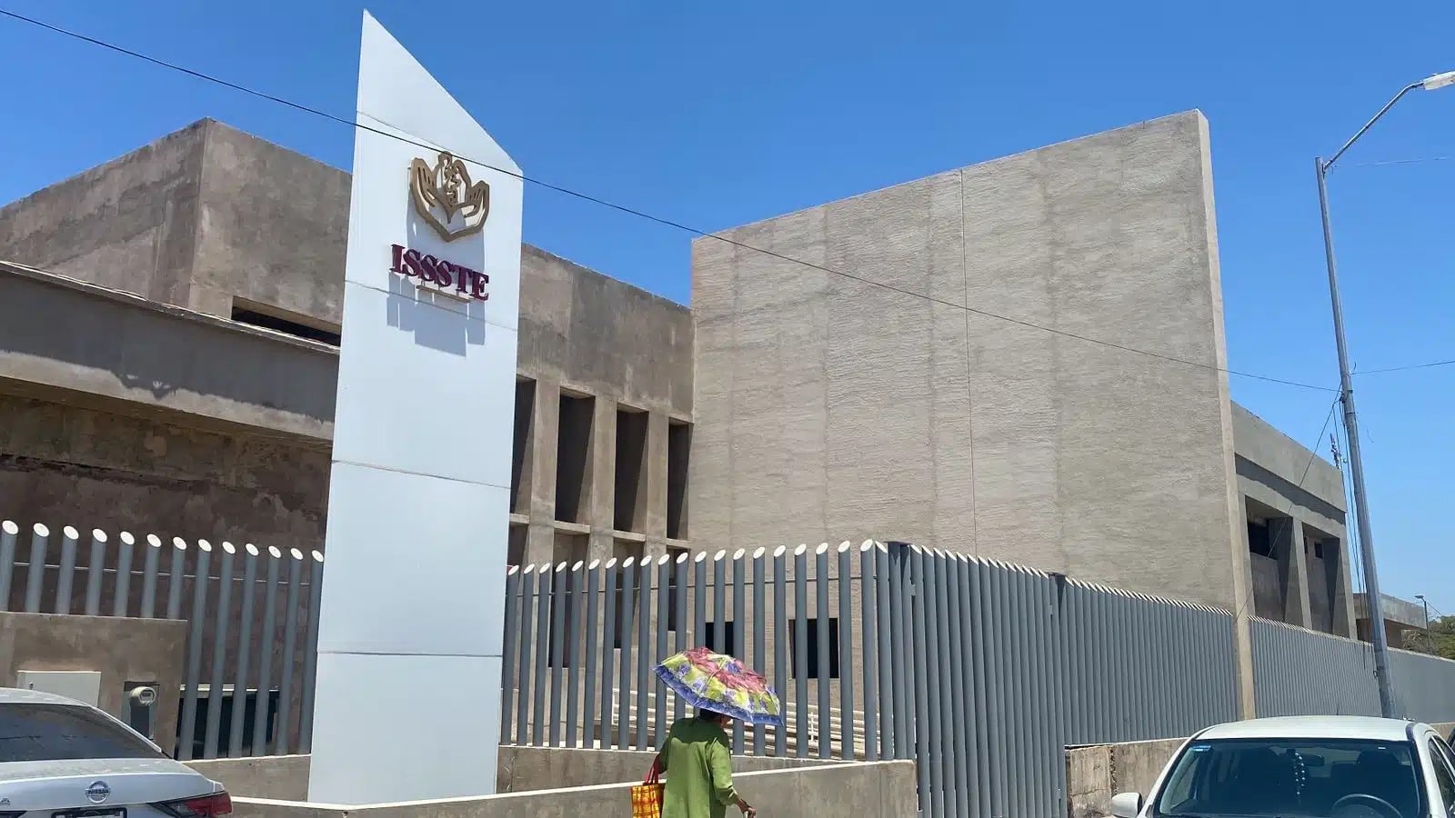 Exterior del ISSSTE en Guasave