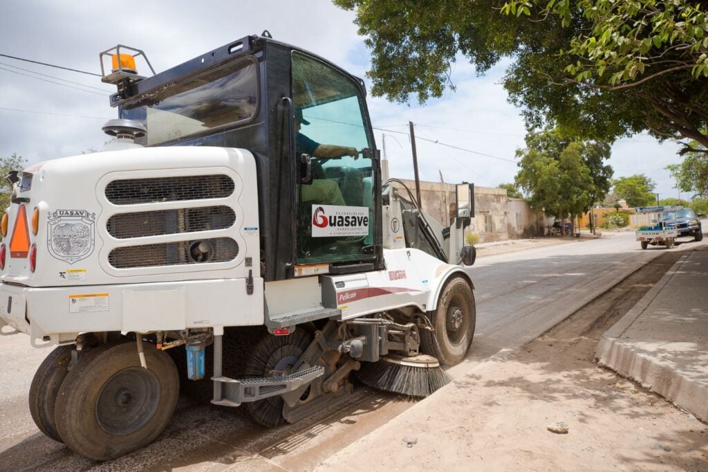 Tras siete años abandonada, rehabilitan maquinaria de limpieza para barrer sindicaturas en Guasave