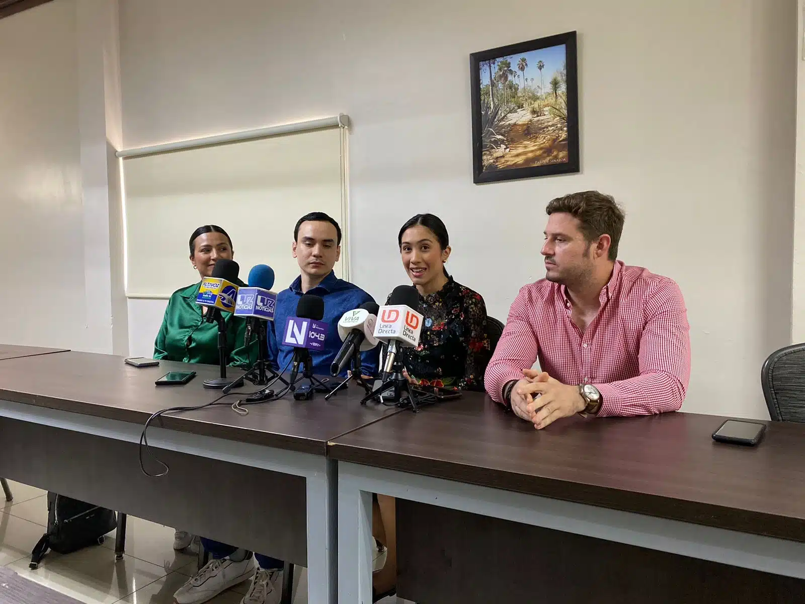 Integrantes del movimiento “Jóvenes EsClaudia” durante una conferencia de prensa