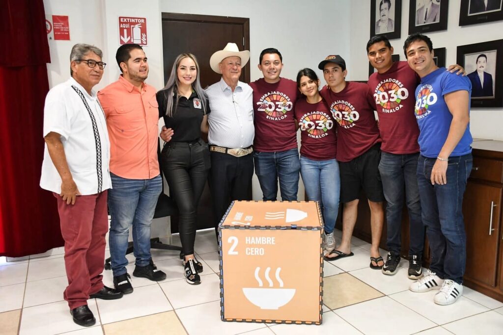Alcalde de Angostura junto a representantes del Instituto Municipal de la Juventud