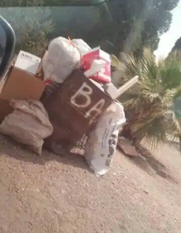 Acumulación de basura y desechos en alguna zona de el Poblado 7 en El Carrizo