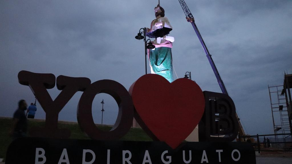 Figura de San Judas Tadeo de 18 metros