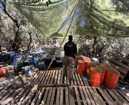 Cuatro "narcolaboratorios" y casi tres mil litros y dos mil kilogramos de crystal fueron encontrados en El Pintor, Navolato