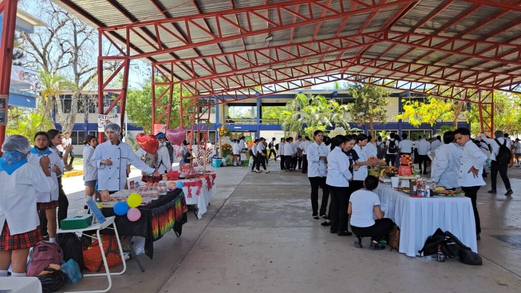 Alumnos de Cbtis 51 presentan la muestra gastronómica “Aprender para emprender”