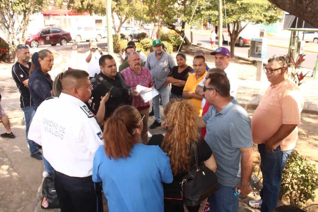 Tras protestas y bloqueo de avenida Insurgentes, se reúnen con autoridades por eliminación de estacionamientos