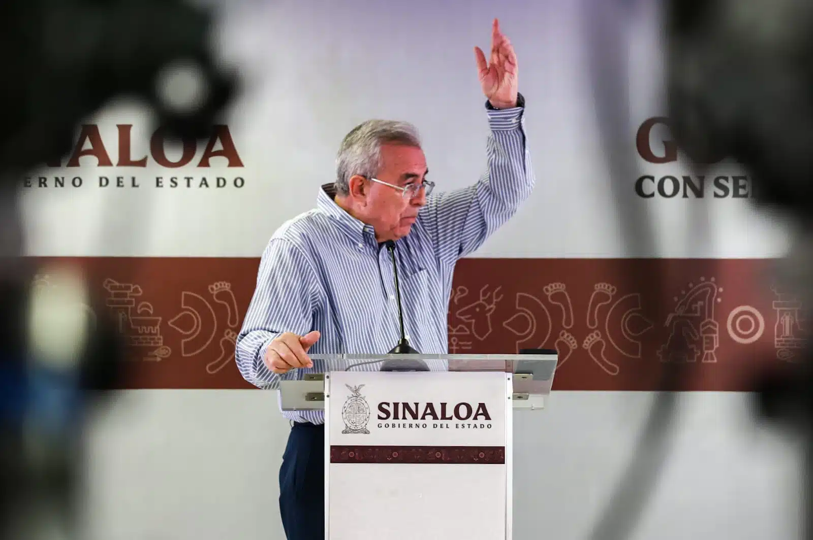 Rubén Rocha Moya en la conferencia 