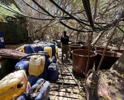 Cuatro "narcolaboratorios" y casi tres mil litros y dos mil kilogramos de crystal fueron encontrados en El Pintor, Navolato