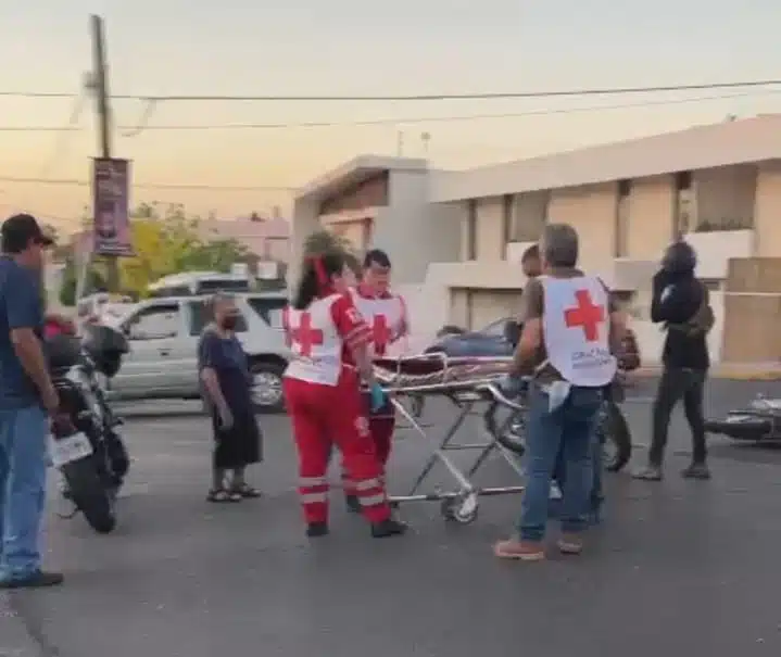 Motociclista resultó con lesiones tras choque con automóvil en la colonia Guadalupe, Culiacán