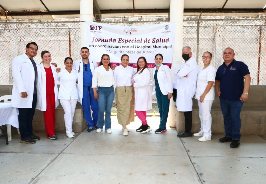 María Teresa Apodaca Muñoz en jornada de salud