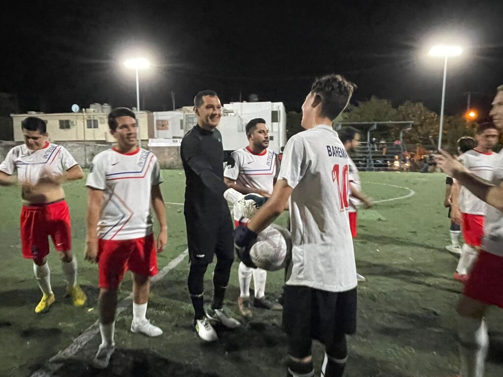 Rodolfo Cota Robles regresa a Mazatlán para jugar con sus amigos de la juventud