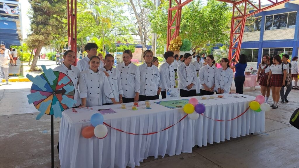 Alumnos de Cbtis 51 presentan la muestra gastronómica “Aprender para emprender”