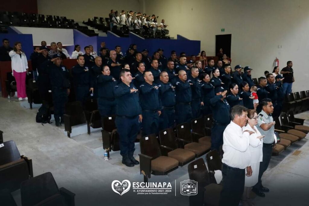 Entregan estímulos y reconocimientos por el Día del Policía en Escuinapa