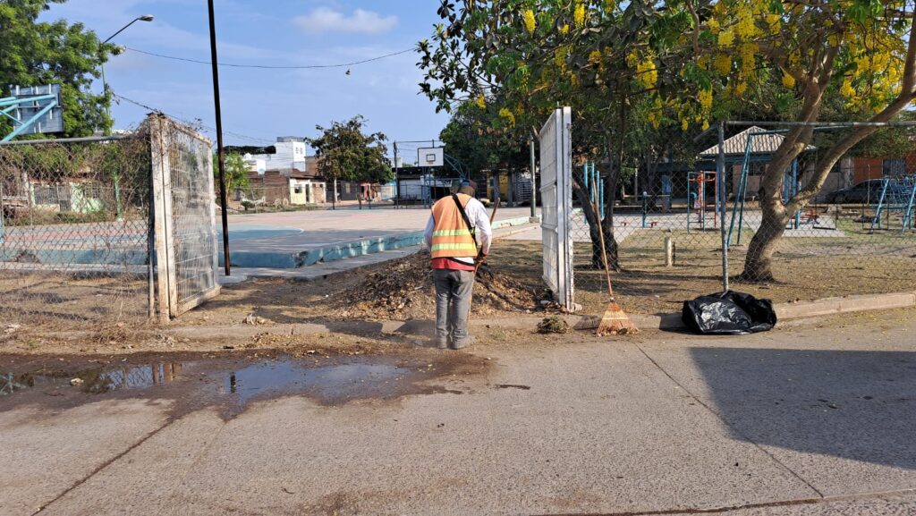 Alcalde atiende las necesidades de los vecinos de la colonia Genaro Estrada, Mazatlán