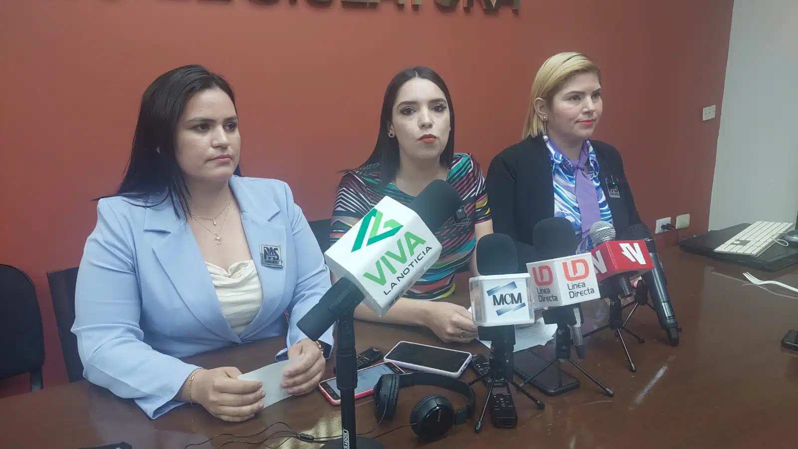 Diputadas del PAS en conferencia de prensa