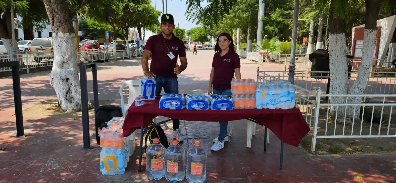 EN Navolato ya comenzaron a operar dos centros de acopio para recaudar agua embotellada y apoyar al DIF Sinaloa con el Aquatón 2023.