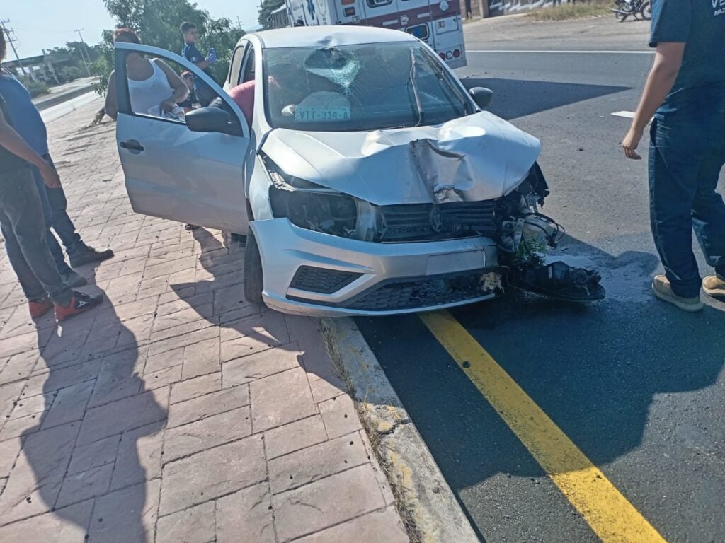 Automovilista termina en el hospital tras accidente por la México 15