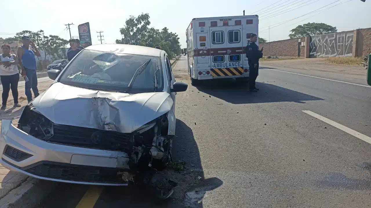 Automovilista termina en el hospital tras accidente por la México 15