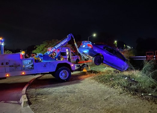 Accidente Mochis auto en canal