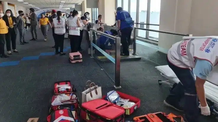 Mujer se atora con cinta transportadora del aeropuerto y pierde la pierna