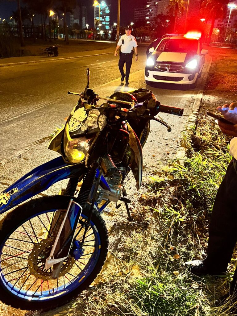 Motocicleta sobre la avenida Ejército Mexicano