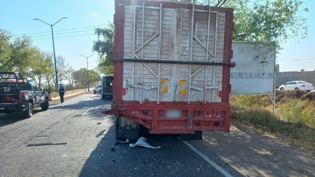 Accidente tipo choque en la carretera Guamúchil-Angostura