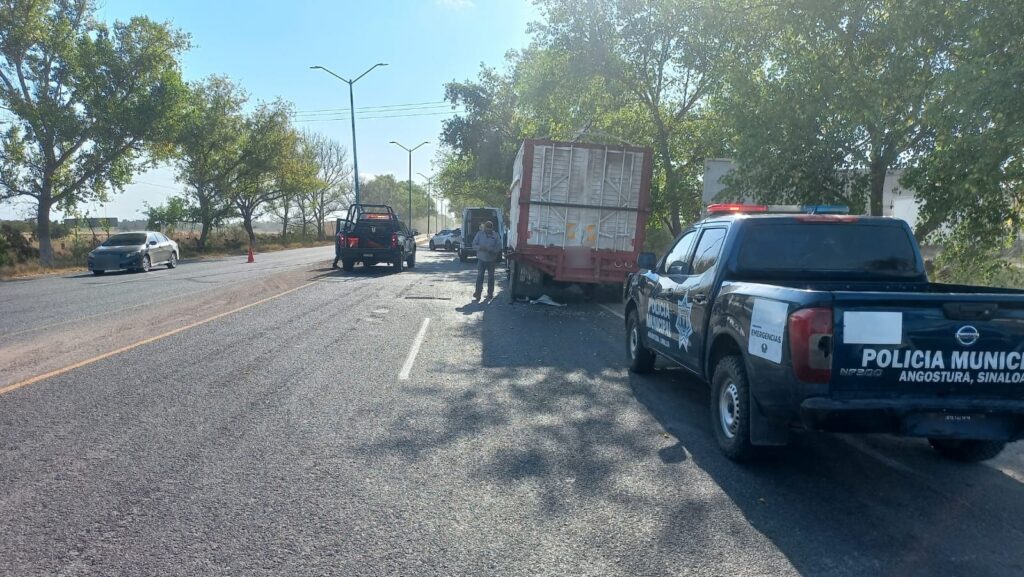 Accidente tipo choque en la carretera Guamúchil-Angostura