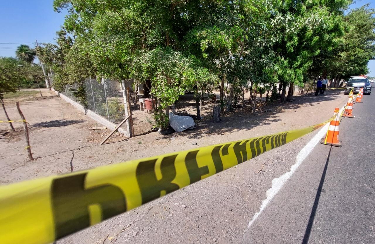 Acordonan el área donde se registró el accidente que dejó sin vida al motociclista de La Florida de Ahome