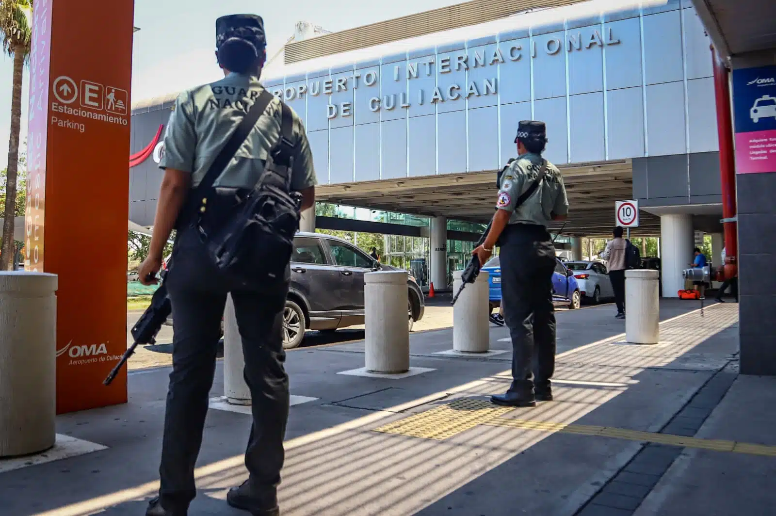 Agentes de la Guardia Nacional en el Aeropuerto Internacional de Culiacán