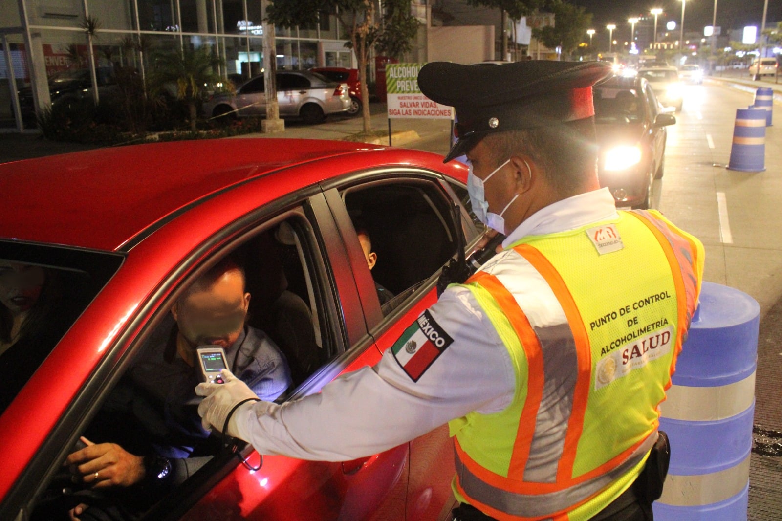 Operación de alcoholímetro a conductores en Mazatlán, Sinaloa