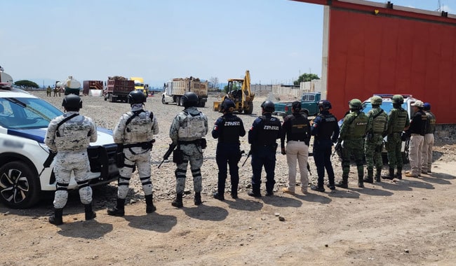 Autoridades en centro de huachicoleros