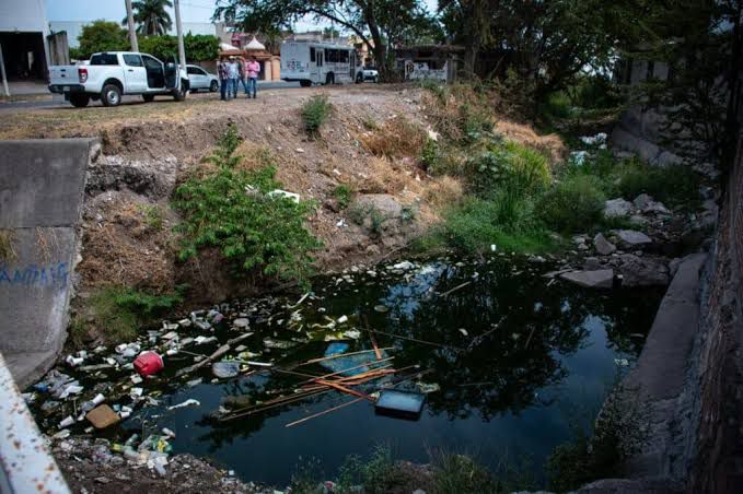 Basura en dren
