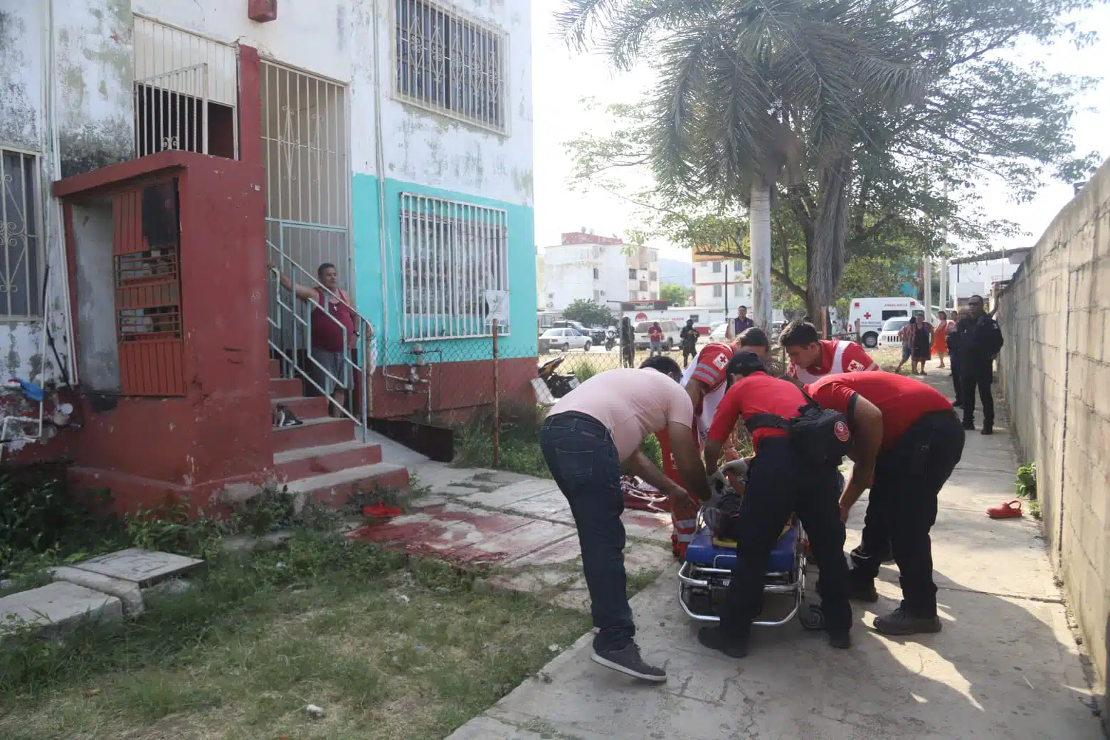 Joven cae de un cuarto piso en Mazatlán