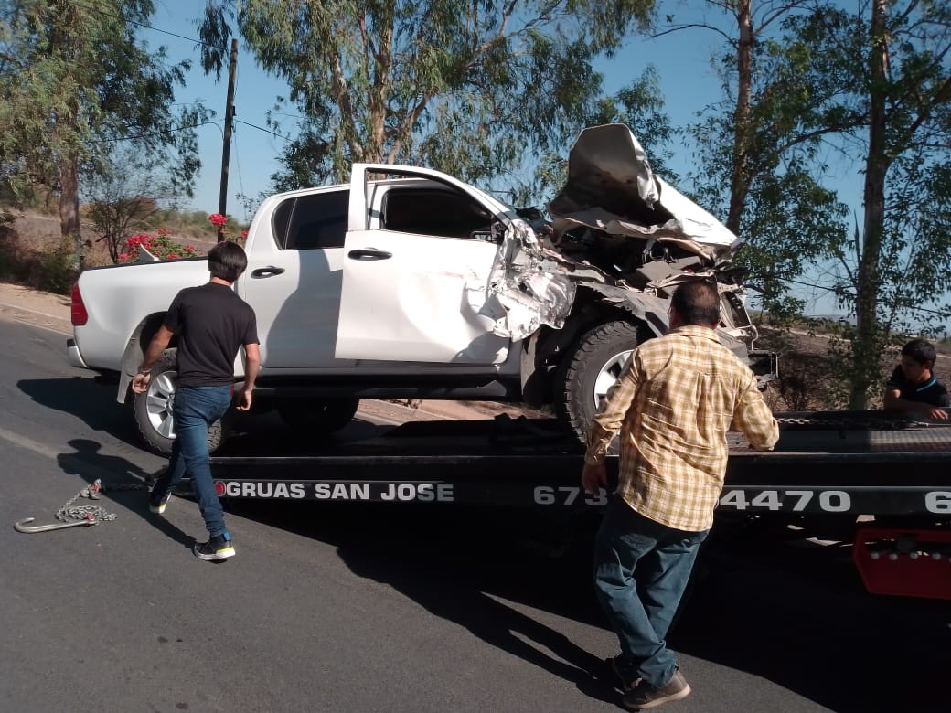 Aparatoso accidente deja dos heridos en Mocorito