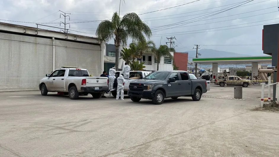 ¡El olor a podrido fue la señal! Tránsitos descubren los cuerpos de 7 personas dentro de camioneta en Tijuana