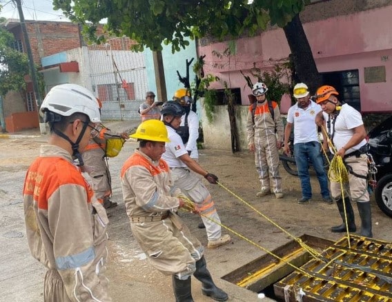 Localizan cuerpo de hombre succionado por una alcantarilla en Chiapas