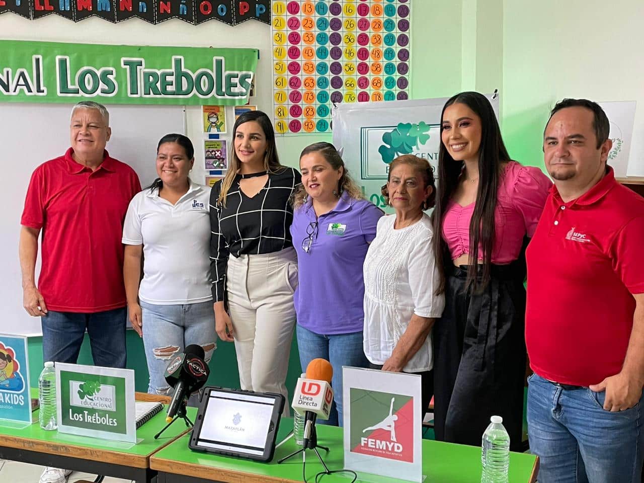 Integrantes del centro educacional Los Tréboles en Mazatlán