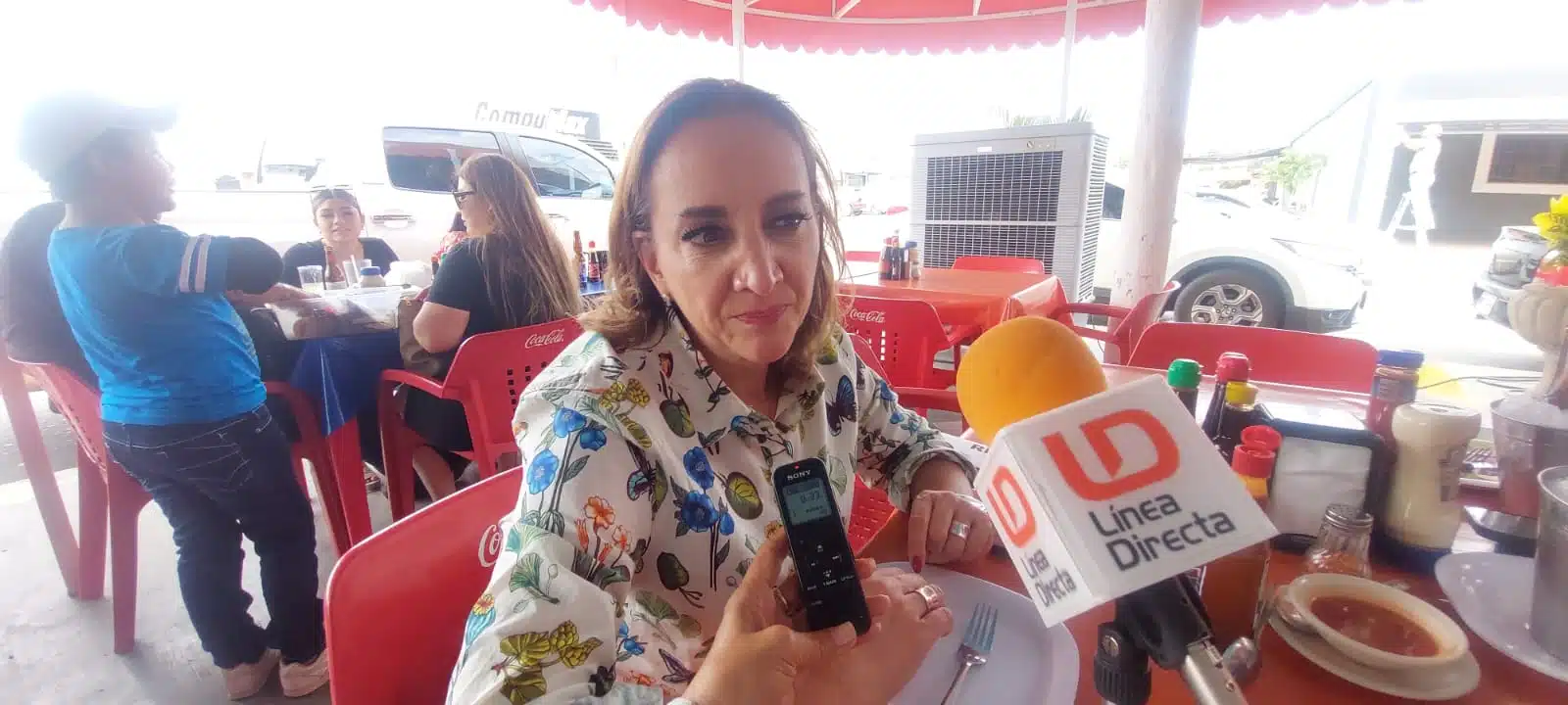 La senadora del PRI Claudia Ruiz Massieu fue entrevistada por Línea Directa en un conocido restaurante de Los Mochis.