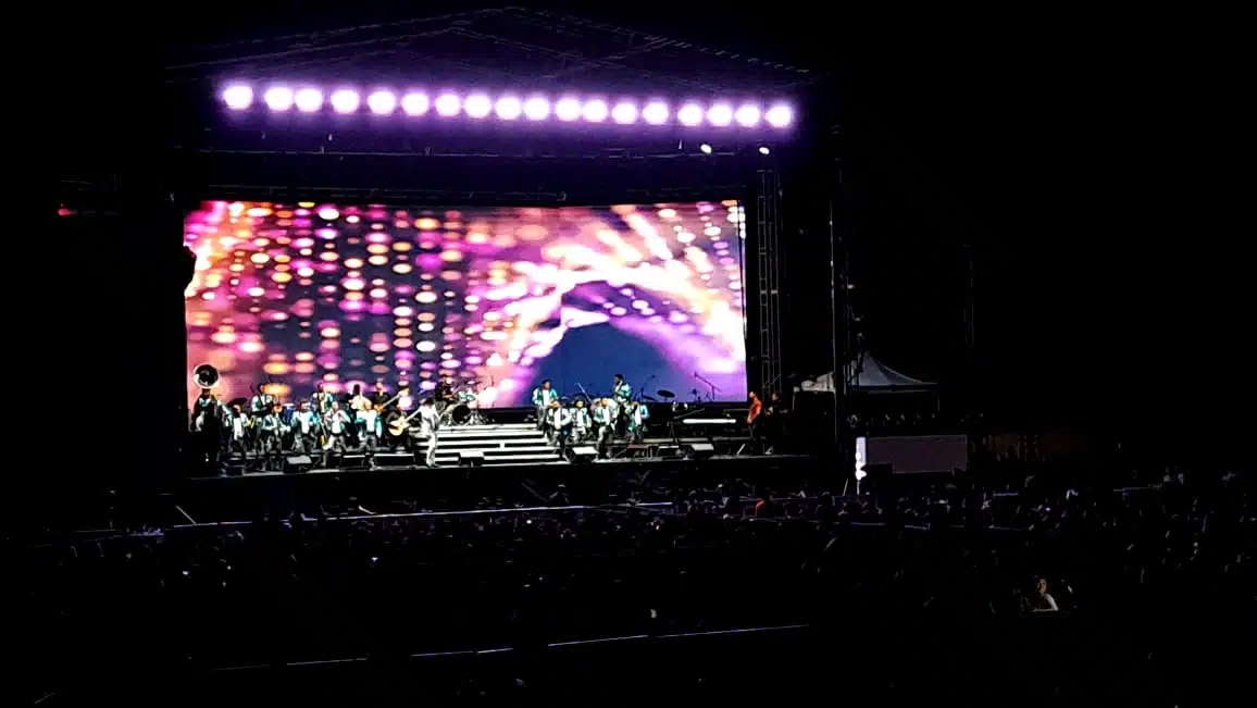 Presentación del cantante de música regional Roberto Tapia en el estadio Dorados de Sinaloa en Culiacán