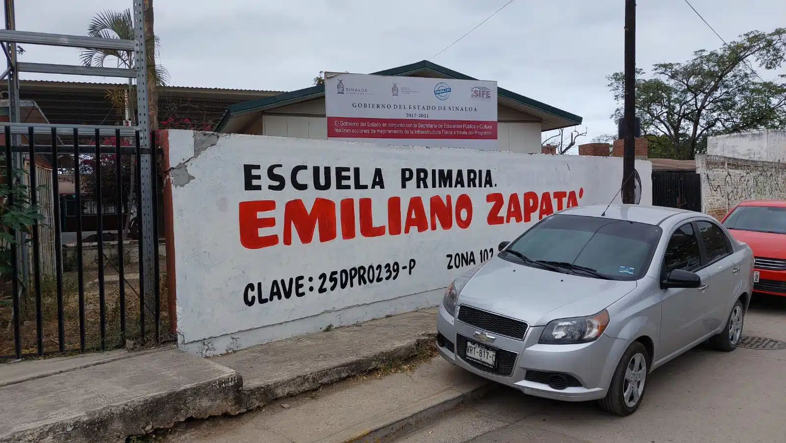 ¡Los salones “arden” de calor! Ladrones dejan sin luz la escuela primaria “Emiliano Zapata” en Mazatlán