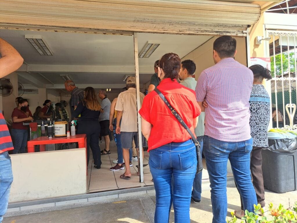 Mucho movimiento se ha sentido en el comercio y restaurantes de Los Mochis