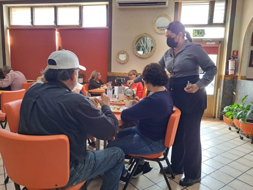 Mucho movimiento se ha sentido en el comercio y restaurantes de Los Mochis