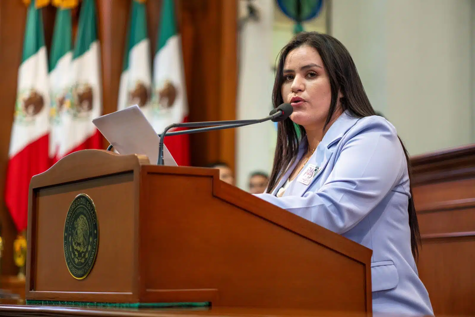 diputada Viridiana Camacho Millán, médico y presidente de la Comisión de Salud y Asistencia en el Congreso