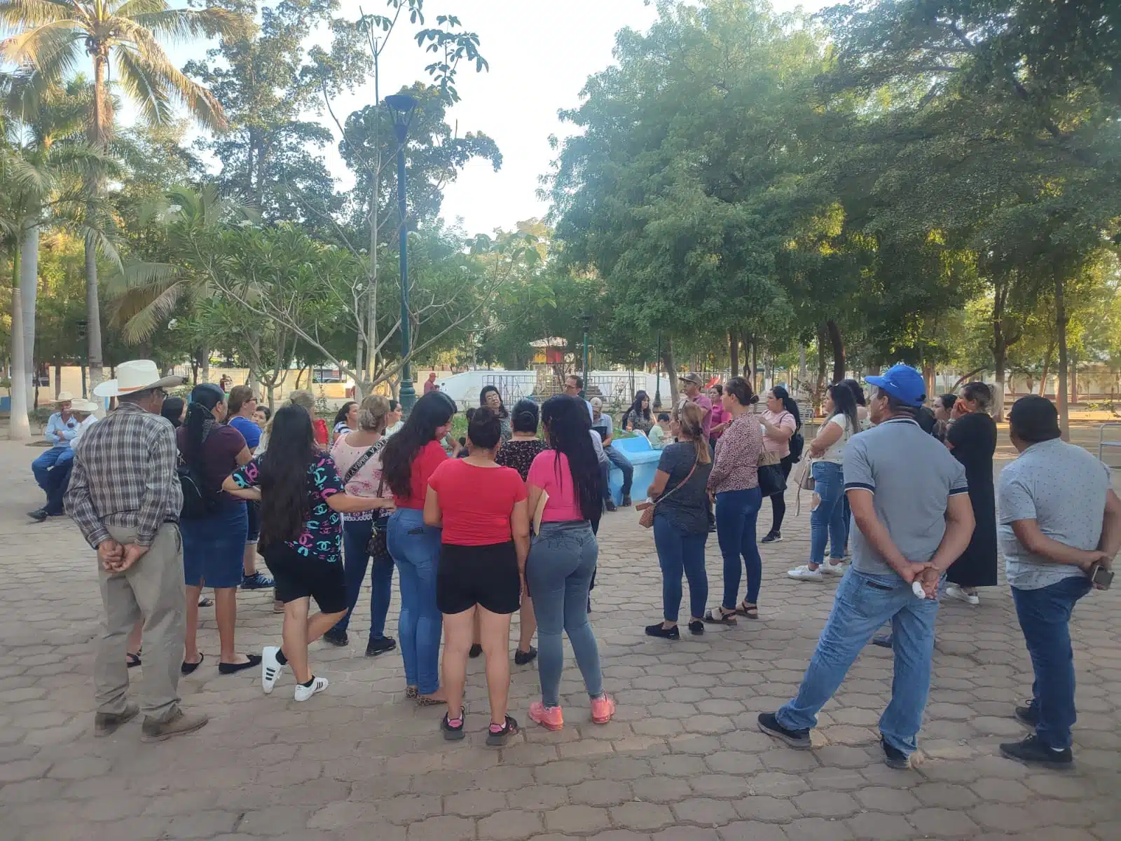 un grupo de desplazados se reunió en el parque Hernando de Villafañe para externar su inconformidad