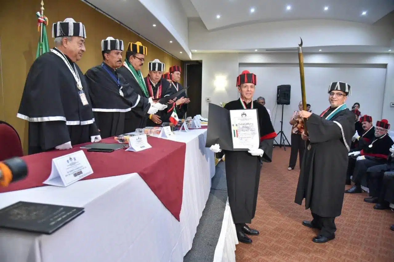 Gerardo Vargas Landeros recibió la distinción Doctor Honoris Causa