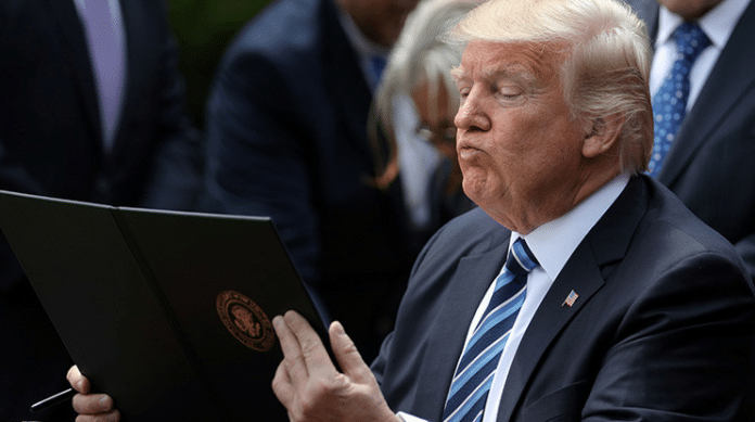 Donald Trump acusado de 37 cargos criminales